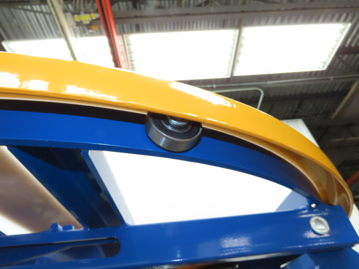 Uline H-8935 Spring-Loaded Pallet Positioner Level Loader 43-5/8" Round Top