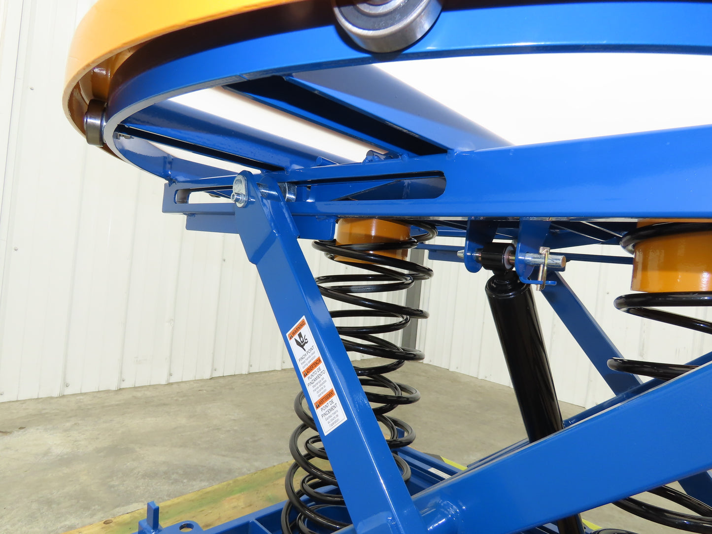 Uline H-8935 Spring-Loaded Pallet Positioner Level Loader 43-5/8" Round Top