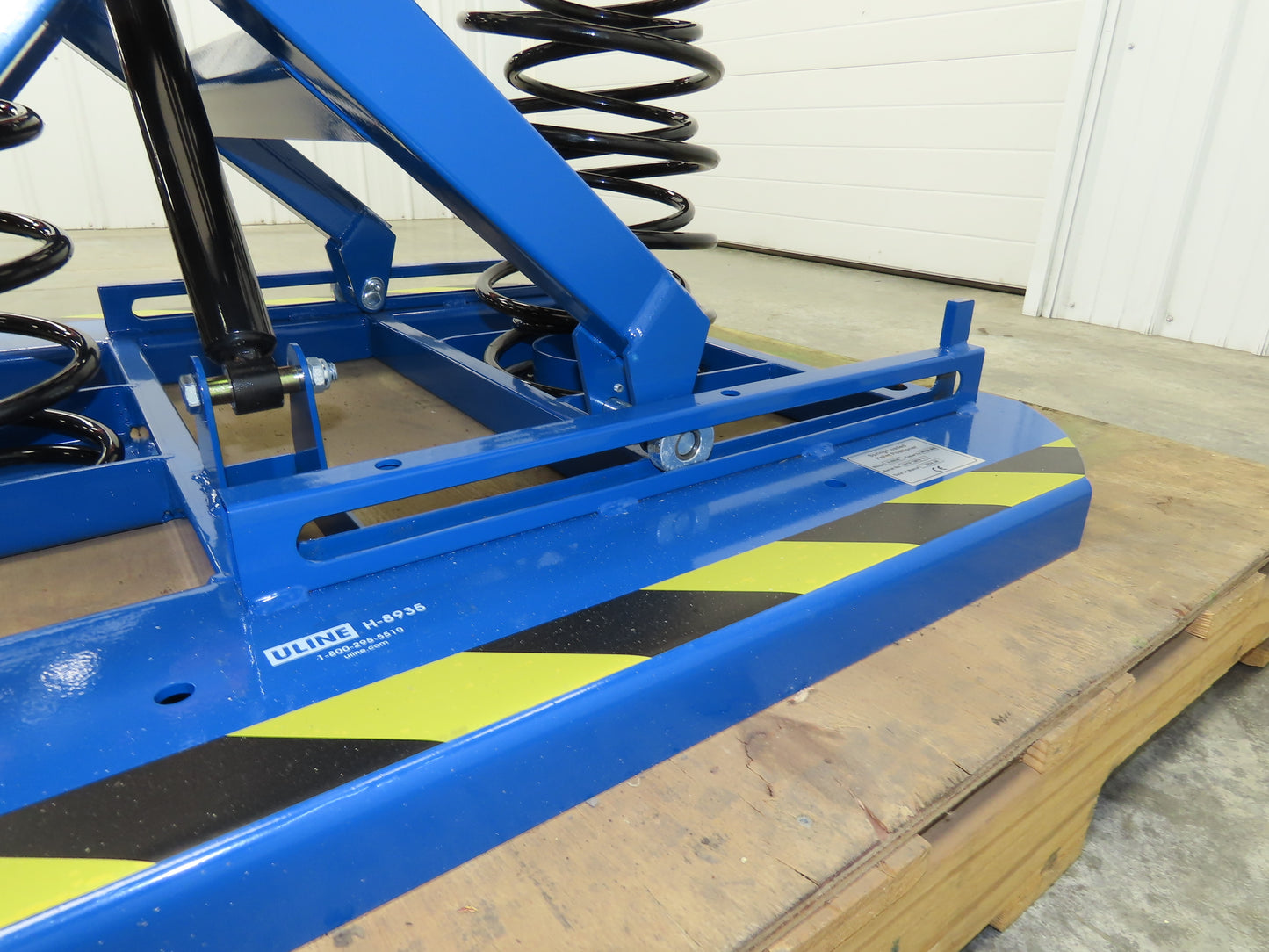 Uline H-8935 Spring-Loaded Pallet Positioner Level Loader 43-5/8" Round Top