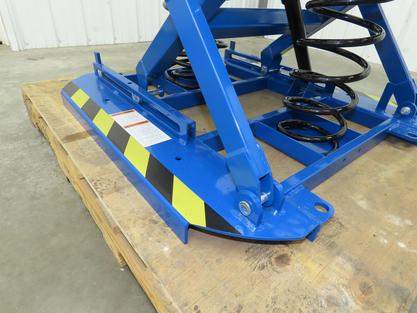 Uline H-8935 Spring-Loaded Pallet Positioner Level Loader 43-5/8" Round Top