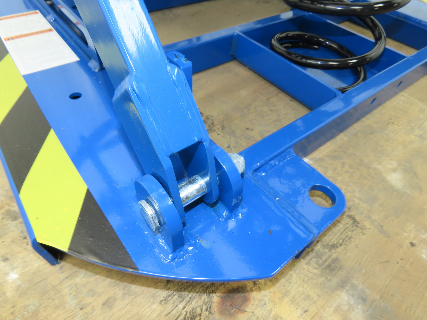 Uline H-8935 Spring-Loaded Pallet Positioner Level Loader 43-5/8" Round Top