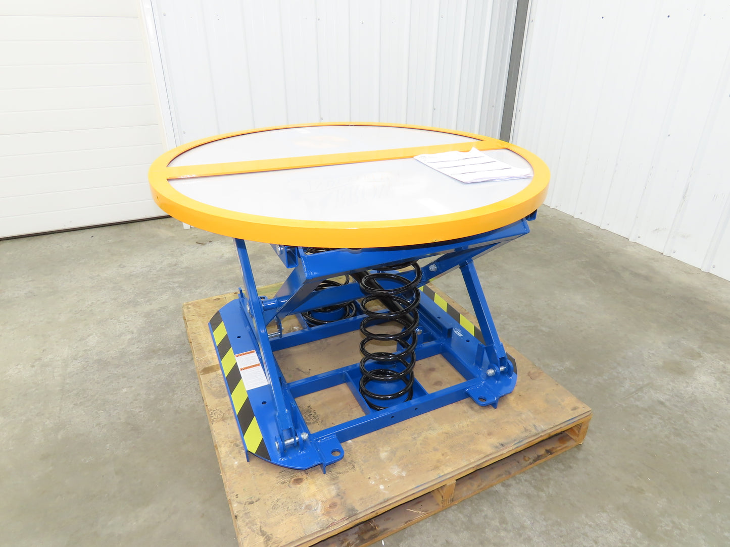Uline H-8935 Spring-Loaded Pallet Positioner Level Loader 43-5/8" Round Top