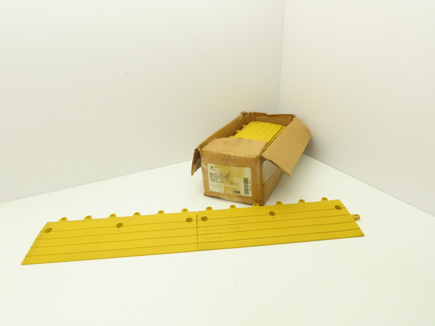 Wearwell 560.78x6x18YL-CS10 Ergodeck Safety Mat Ramp 18" x 6" x 7/8" Lot of 10