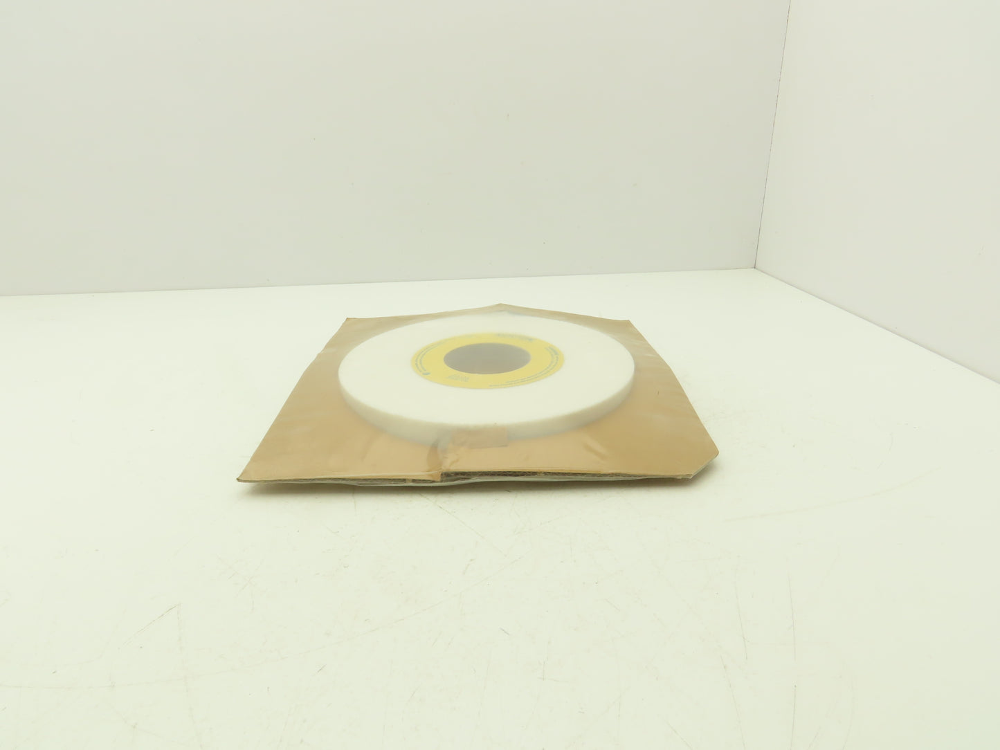 Norton 66253160895 White Grinding Wheel 10"OD x 1"W x 3"ID 2485 RPM 38A46-KVBE