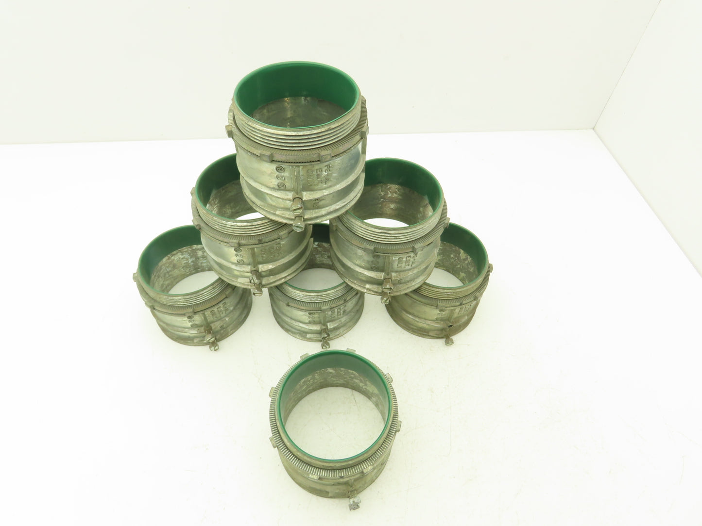 3-1/2 EMT CON 3-1/2" EMT Only FE + AL Set-Screw Connector Insulated Lot of 7