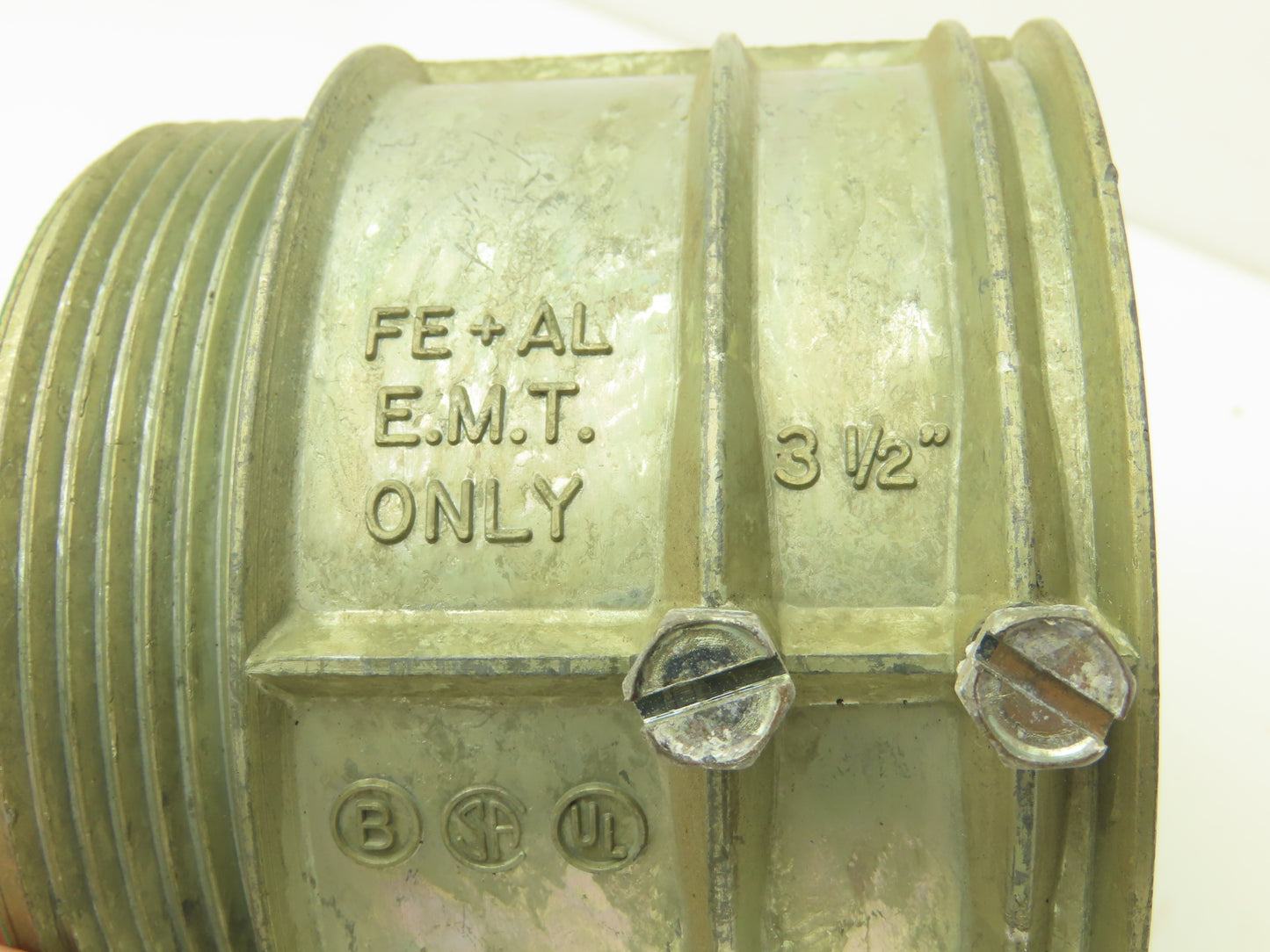 3-1/2 EMT CON 3-1/2" EMT Only FE + AL Set-Screw Connector Insulated Lot of 7