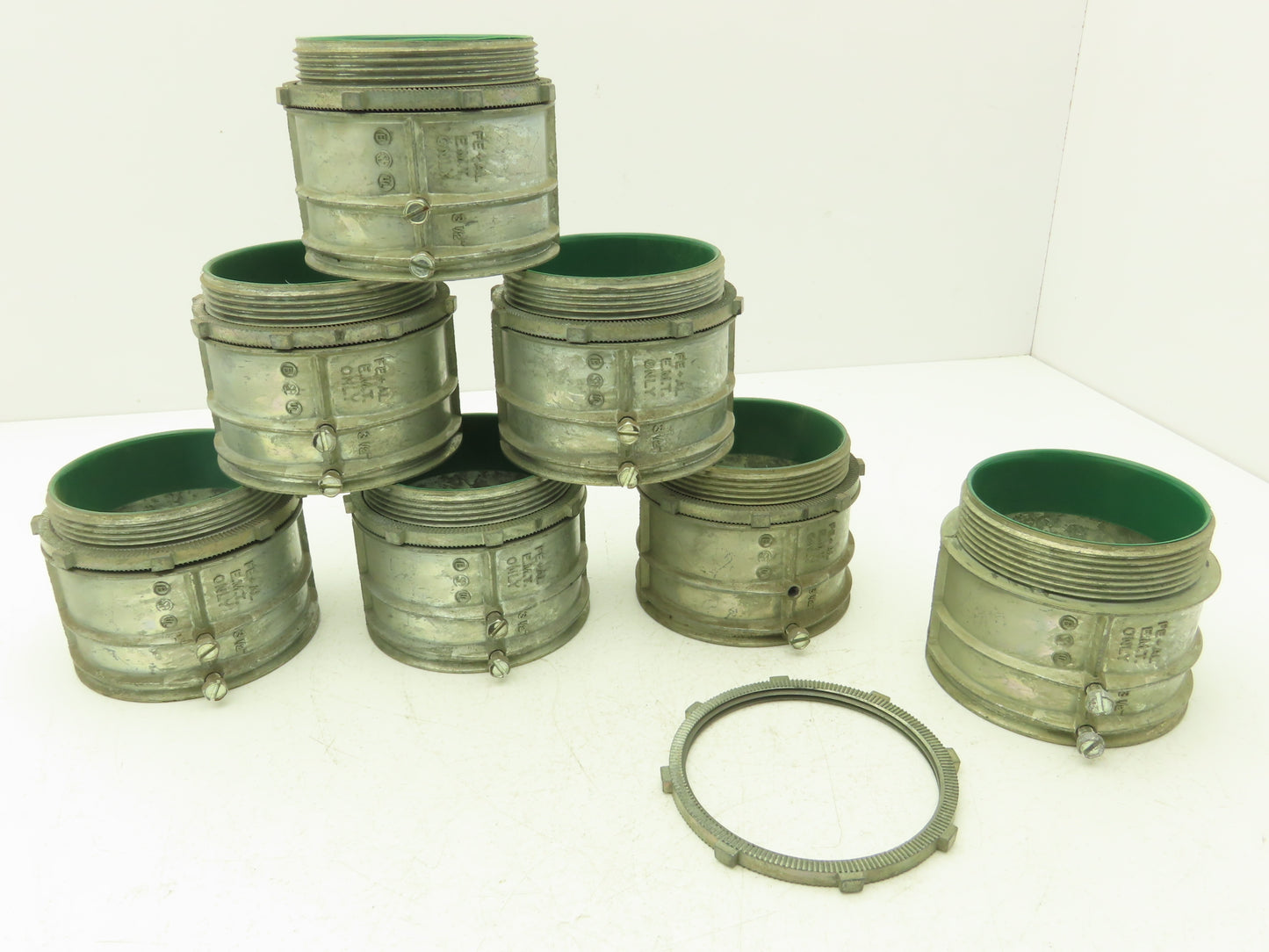 3-1/2 EMT CON 3-1/2" EMT Only FE + AL Set-Screw Connector Insulated Lot of 7