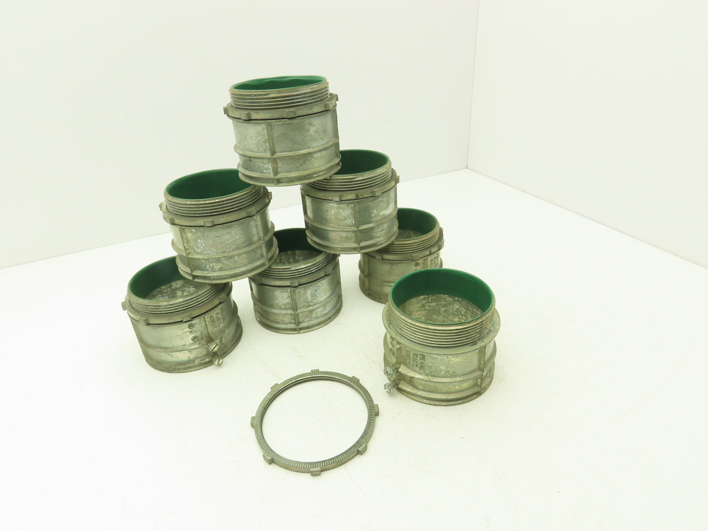 3-1/2 EMT CON 3-1/2" EMT Only FE + AL Set-Screw Connector Insulated Lot of 7