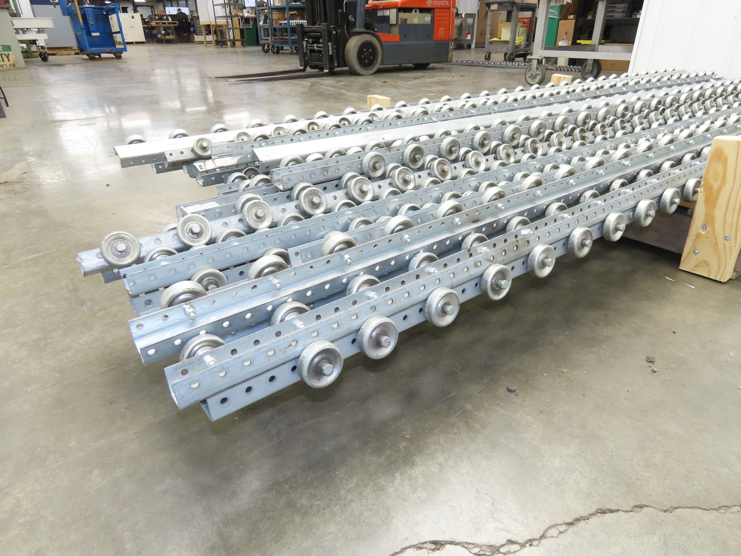 8'-9' Pallet Rack Flow Rail Skate Wheel Conveyor Track C-Channel  Lot of 30