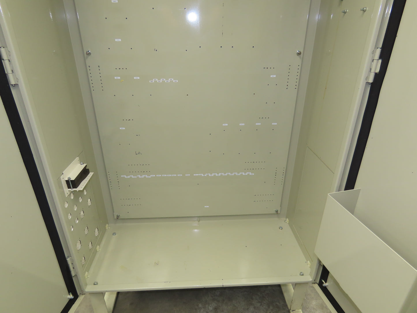 Freestanding Electrical Enclosure 1600x900x400mm 50A Disconnect 63x36x16"