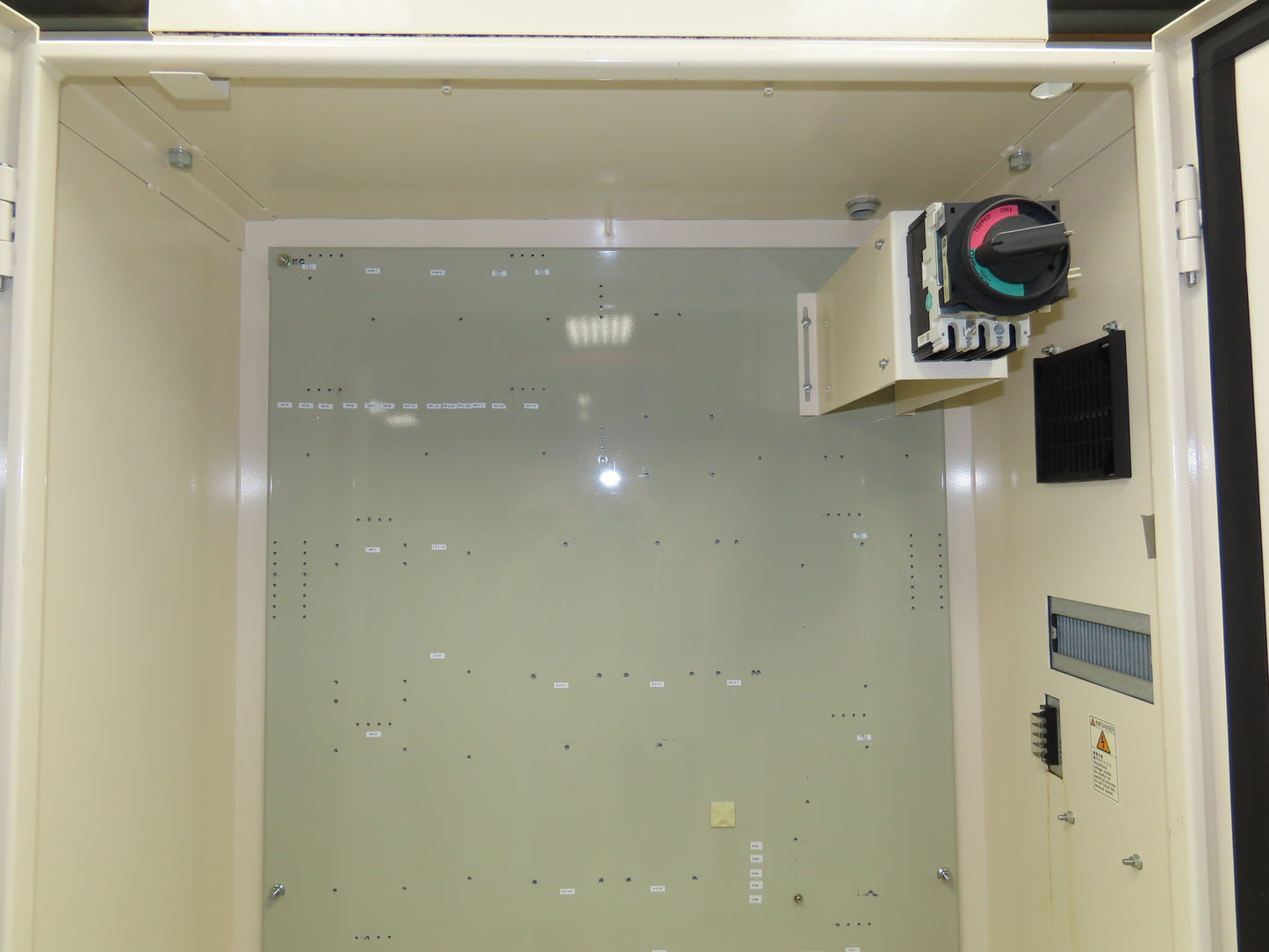 Freestanding Electrical Enclosure 1600x900x400mm 100A Disconnect 63x36x16"