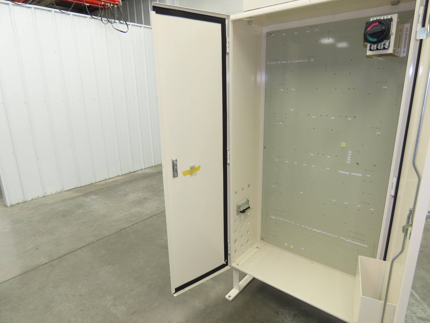 Freestanding Electrical Enclosure 1600x900x400mm 100A Disconnect 63x36x16"