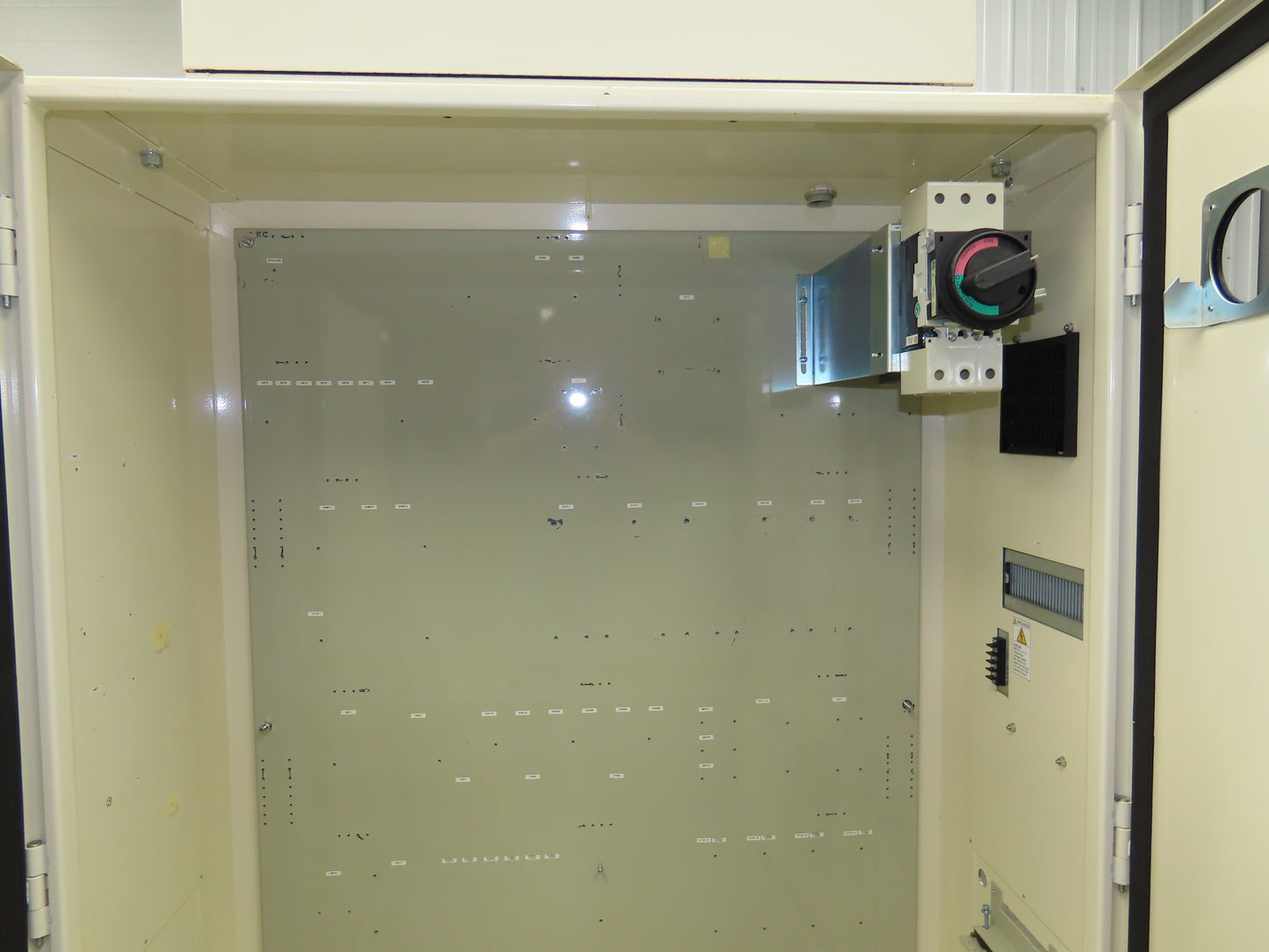 Freestanding Electrical Enclosure 1400x1000x400mm 75A Disconnect 55x39x16"