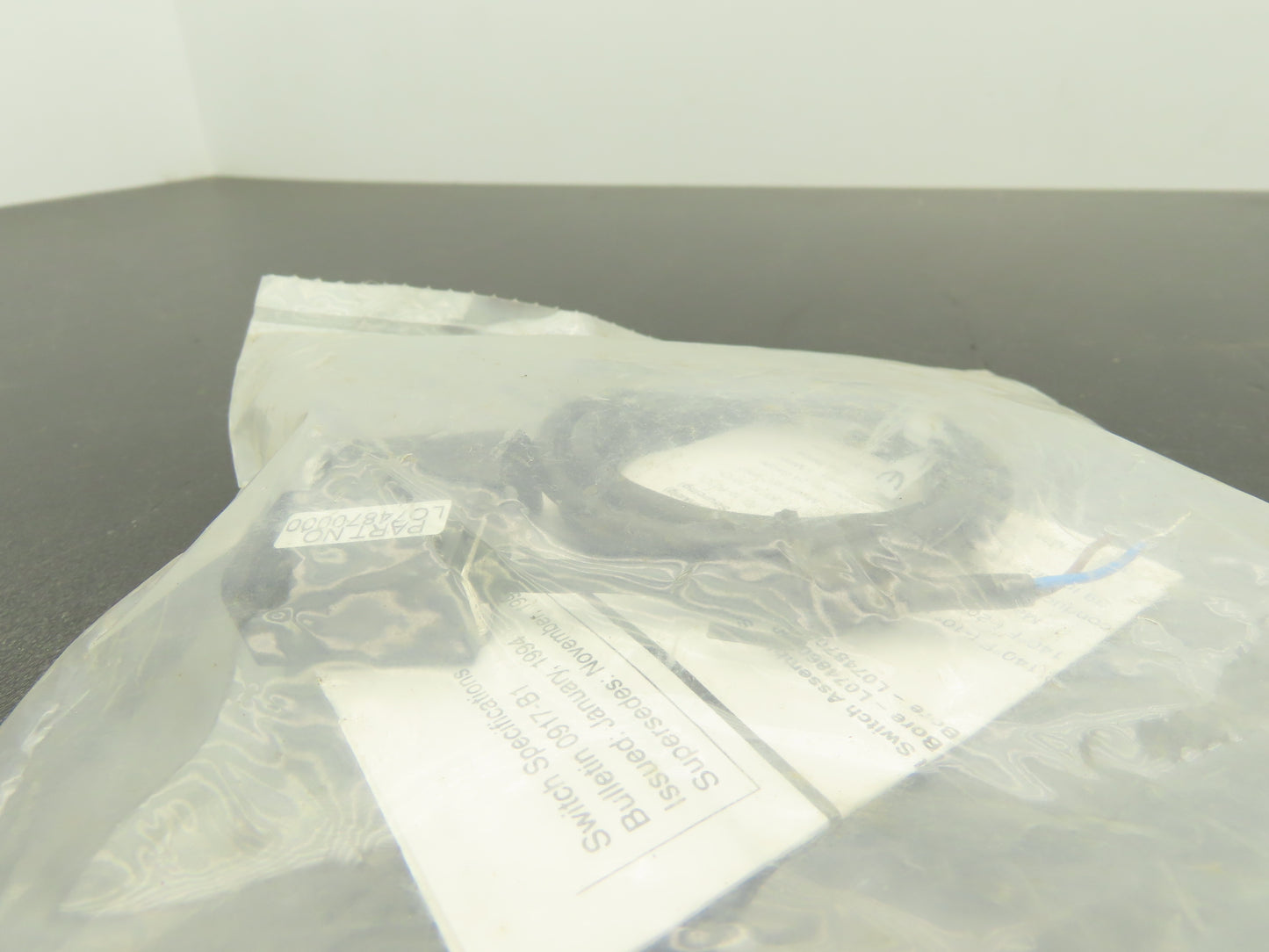 Parker L074870000 Reed Switch Cylinder Position Sensor LED 85-125VAC 5-30VDC