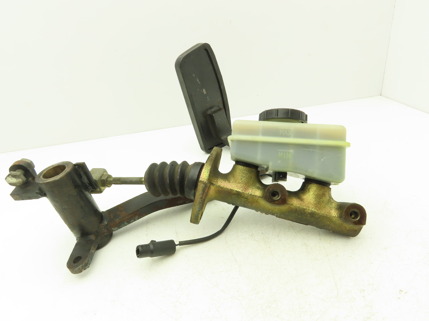 Yale Forklift Brake Pedal Master Cylinder Assembly Off ERC060GHN36TE084