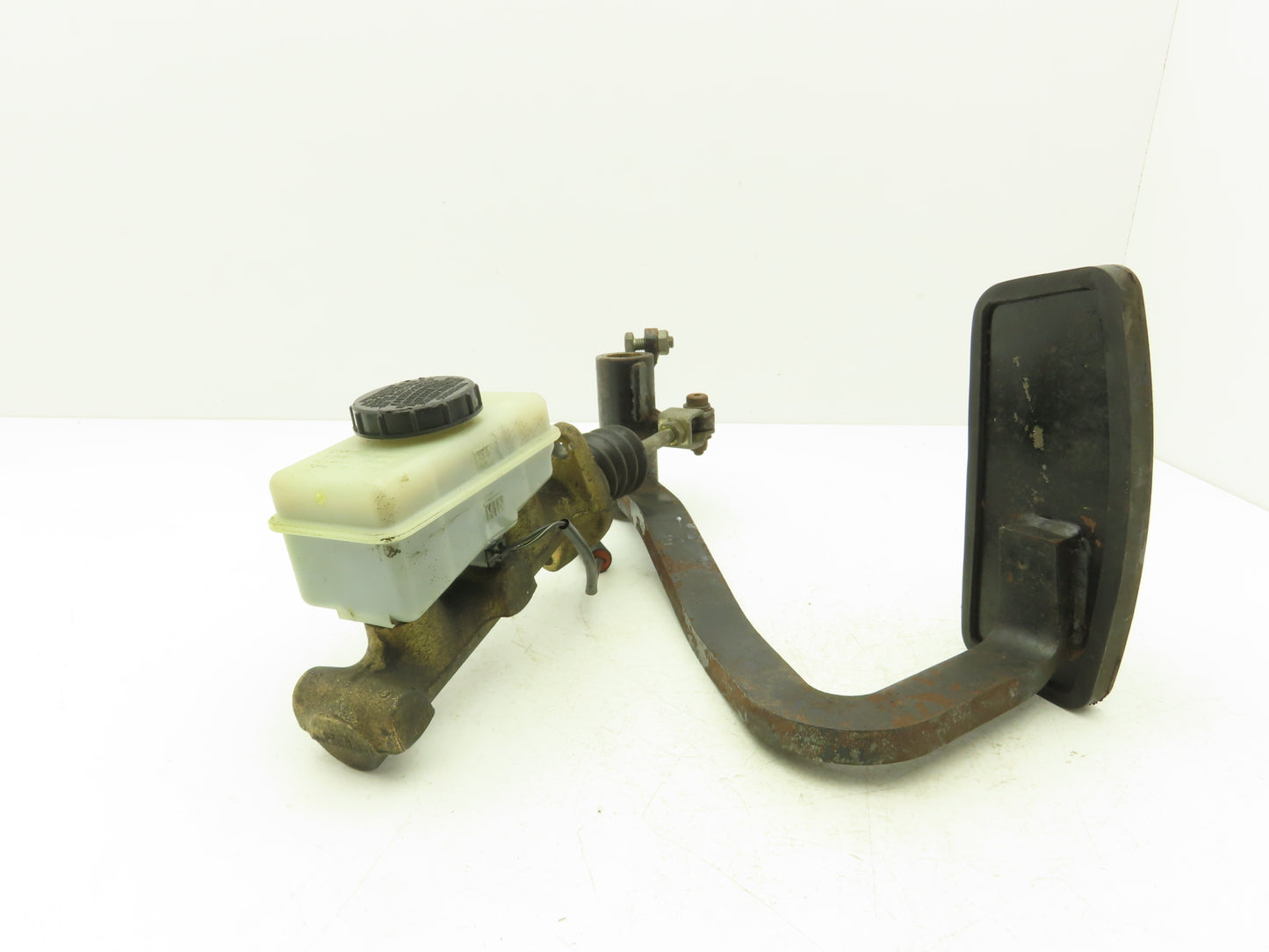 Yale Forklift Brake Pedal Master Cylinder Assembly Off ERC060GHN36TE084