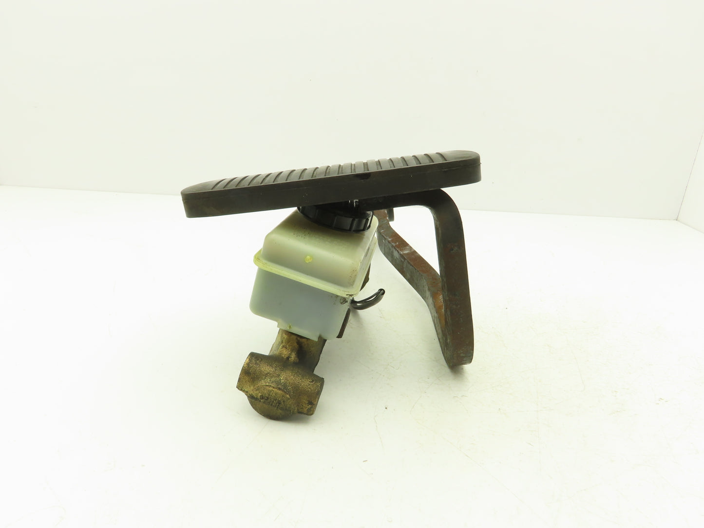 Yale Forklift Brake Pedal Master Cylinder Assembly Off ERC060GHN36TE084