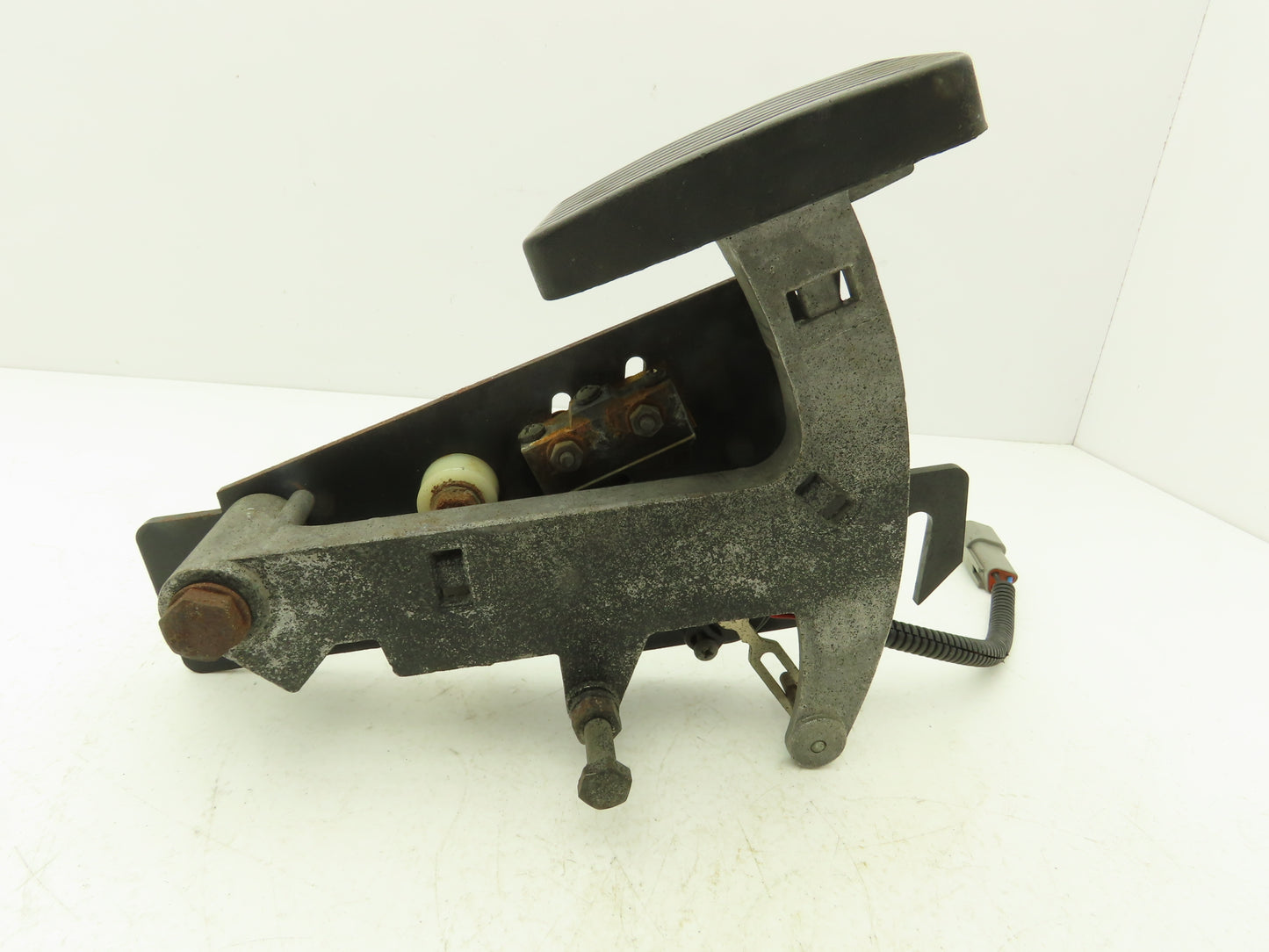 Yale Forklift Throttle Accelerator Pedal Bracket/Potentiometer ERC060GHN36TE084