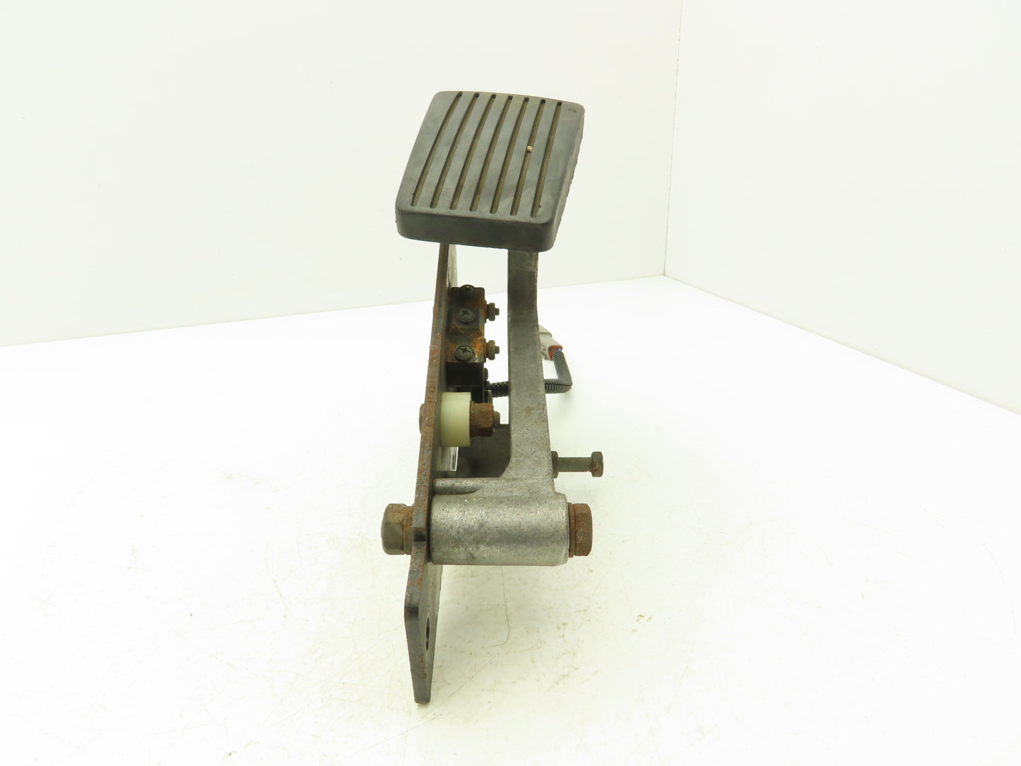Yale Forklift Throttle Accelerator Pedal Bracket/Potentiometer ERC060GHN36TE084