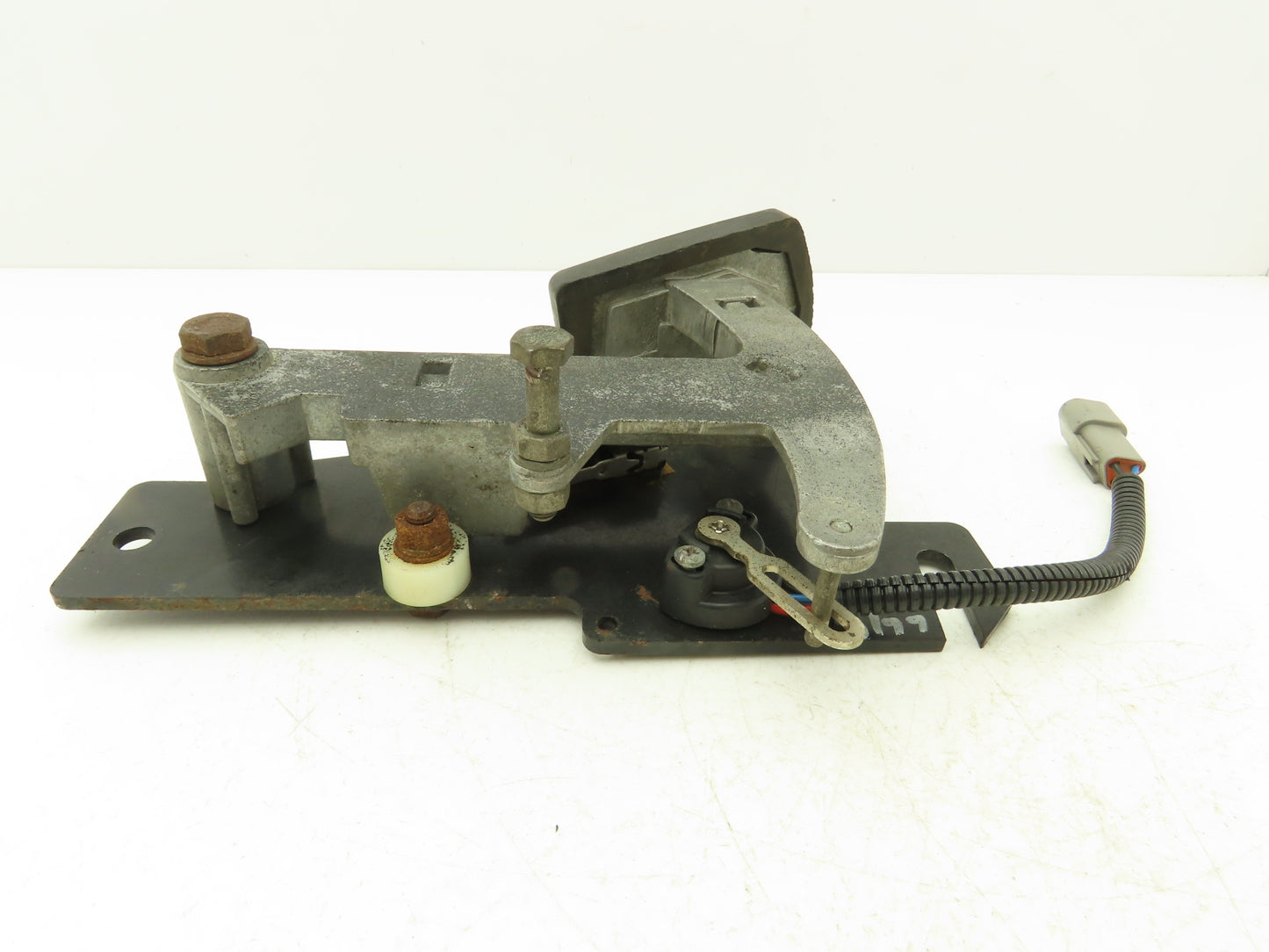 Yale Forklift Throttle Accelerator Pedal Bracket/Potentiometer ERC060GHN36TE084