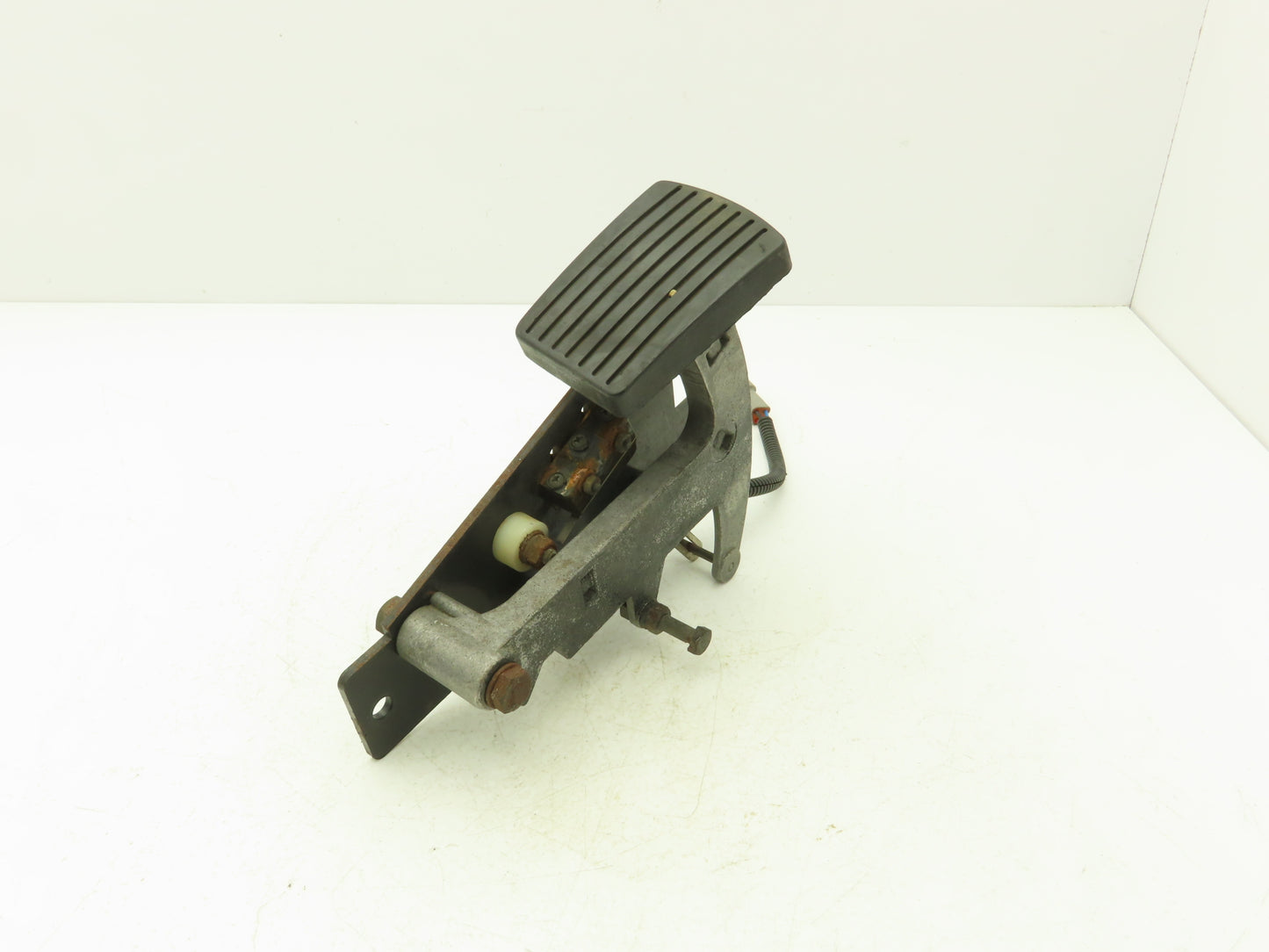 Yale Forklift Throttle Accelerator Pedal Bracket/Potentiometer ERC060GHN36TE084