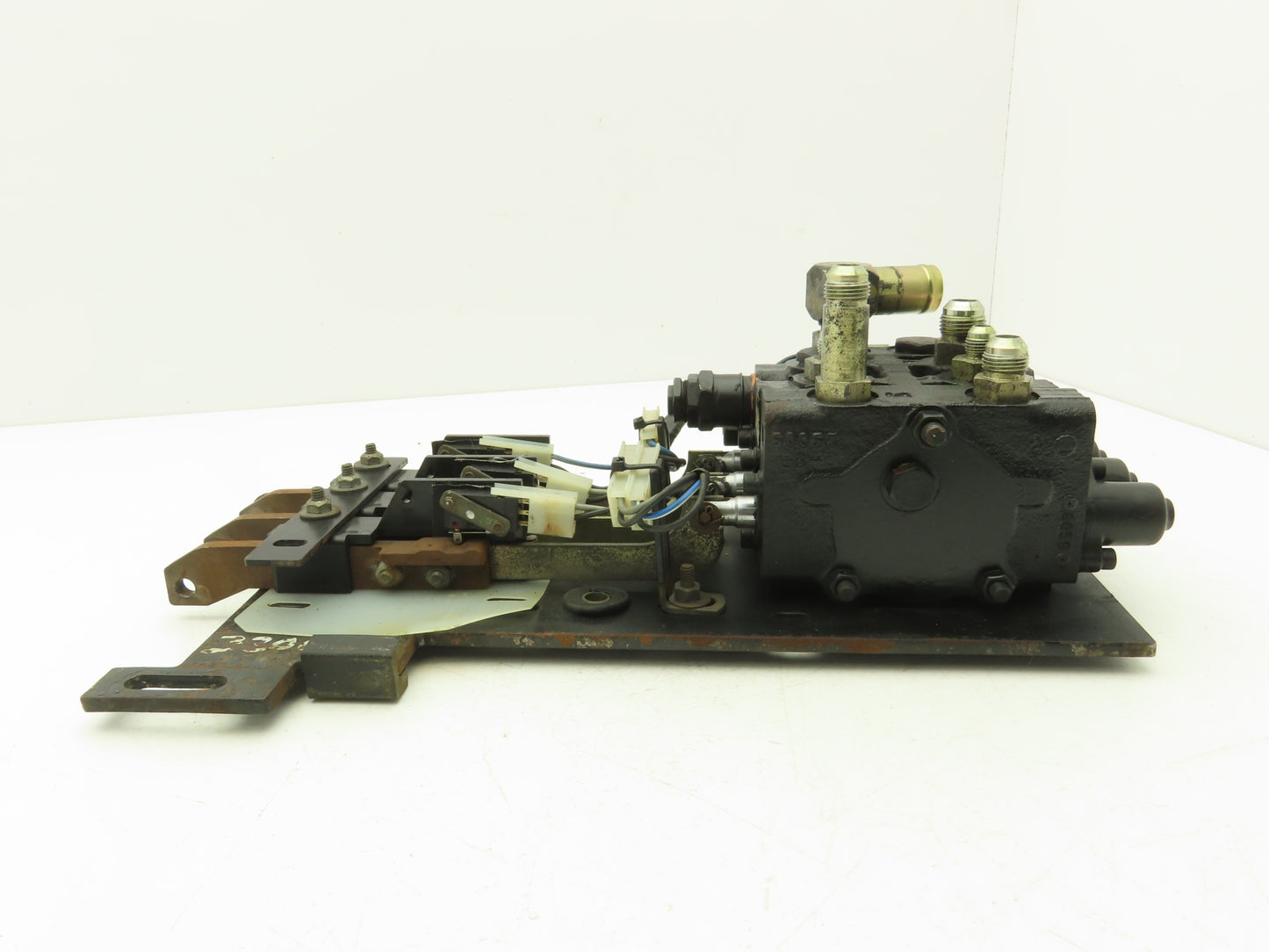 Husco Yale Hydraulic 3-Spool Forklift Mast Control Valve From ERC060GHN36TE084