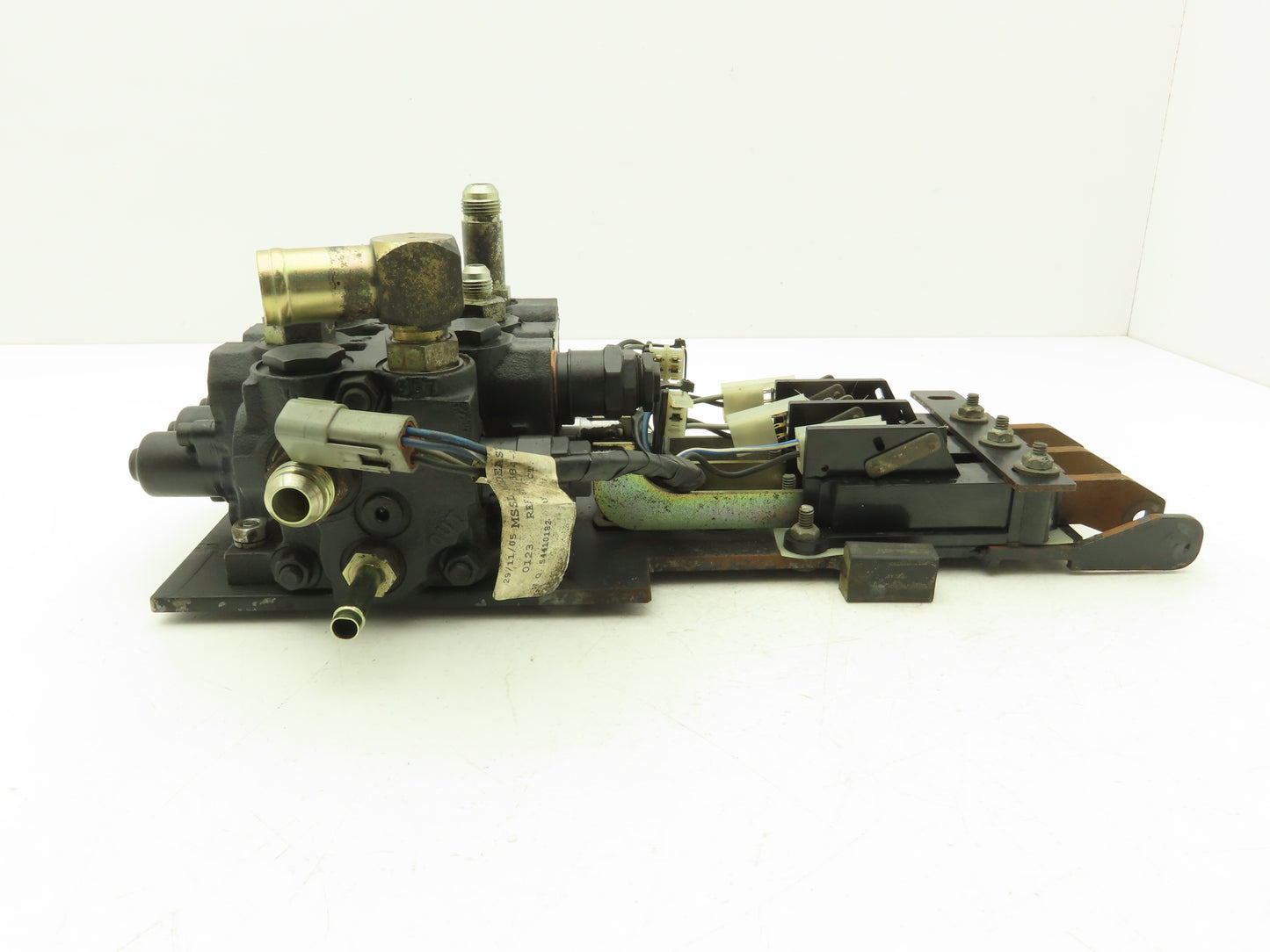 Husco Yale Hydraulic 3-Spool Forklift Mast Control Valve From ERC060GHN36TE084