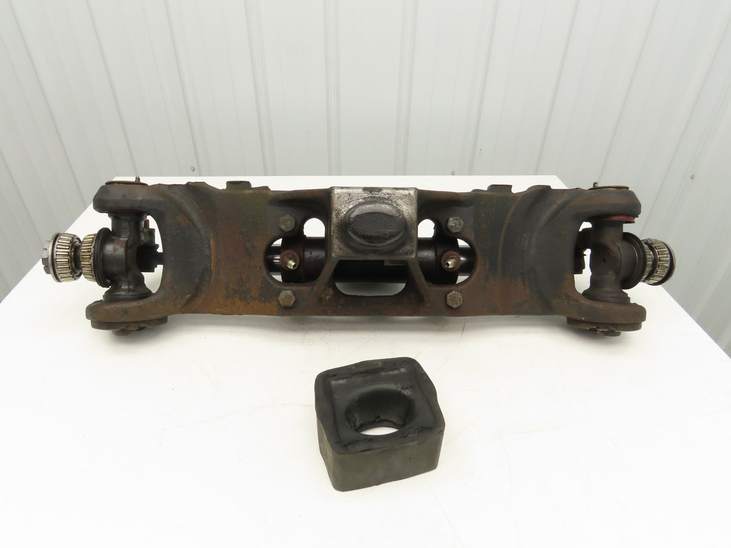 Yale Forklift Dual-Wheel Rear Axle Assembly Off ERC060GHN36TE084