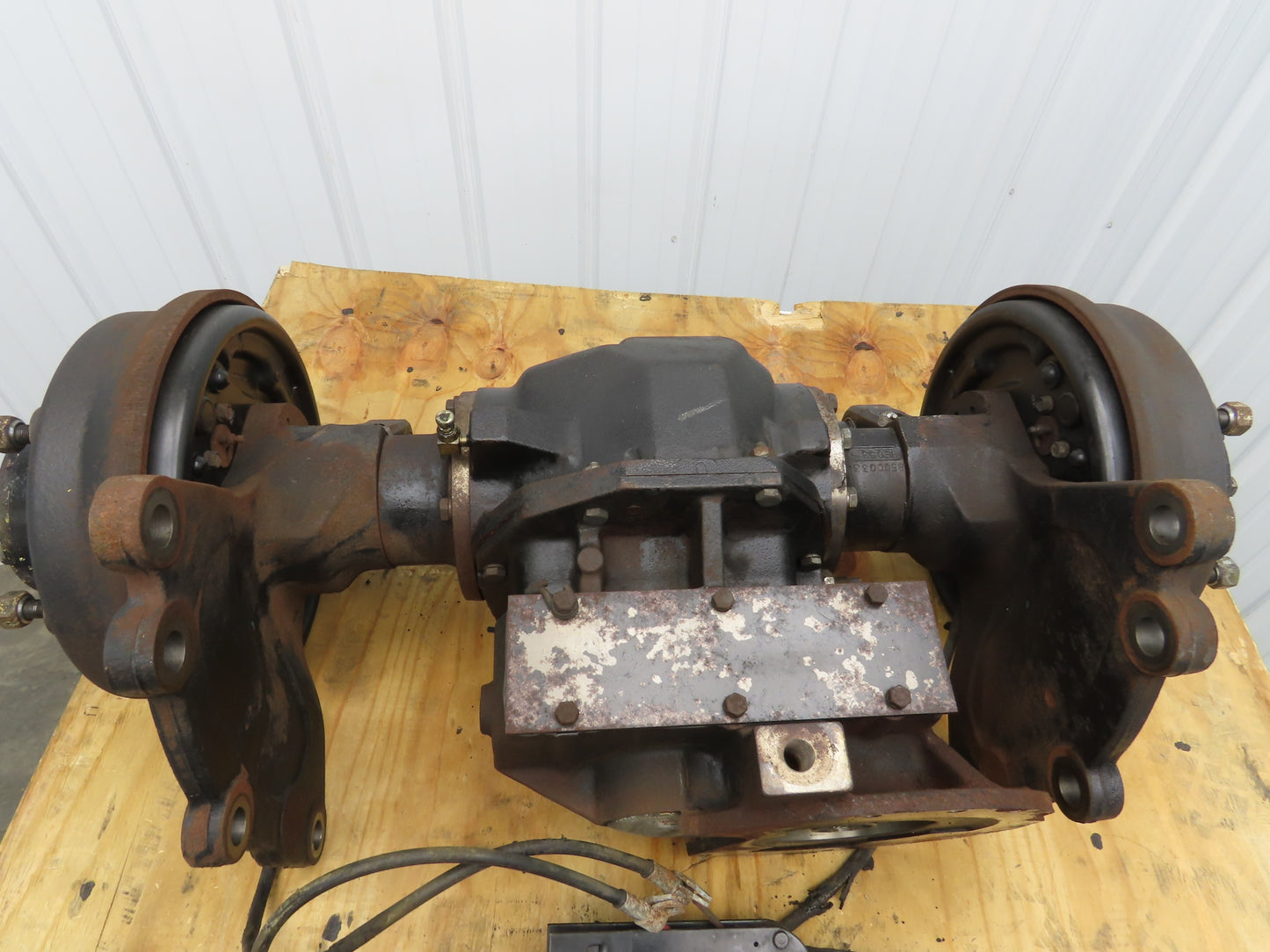 Yale ERC060GHN36TE084 Forklift Dual-Wheel Front Drive Axle 6 Lug Assembly