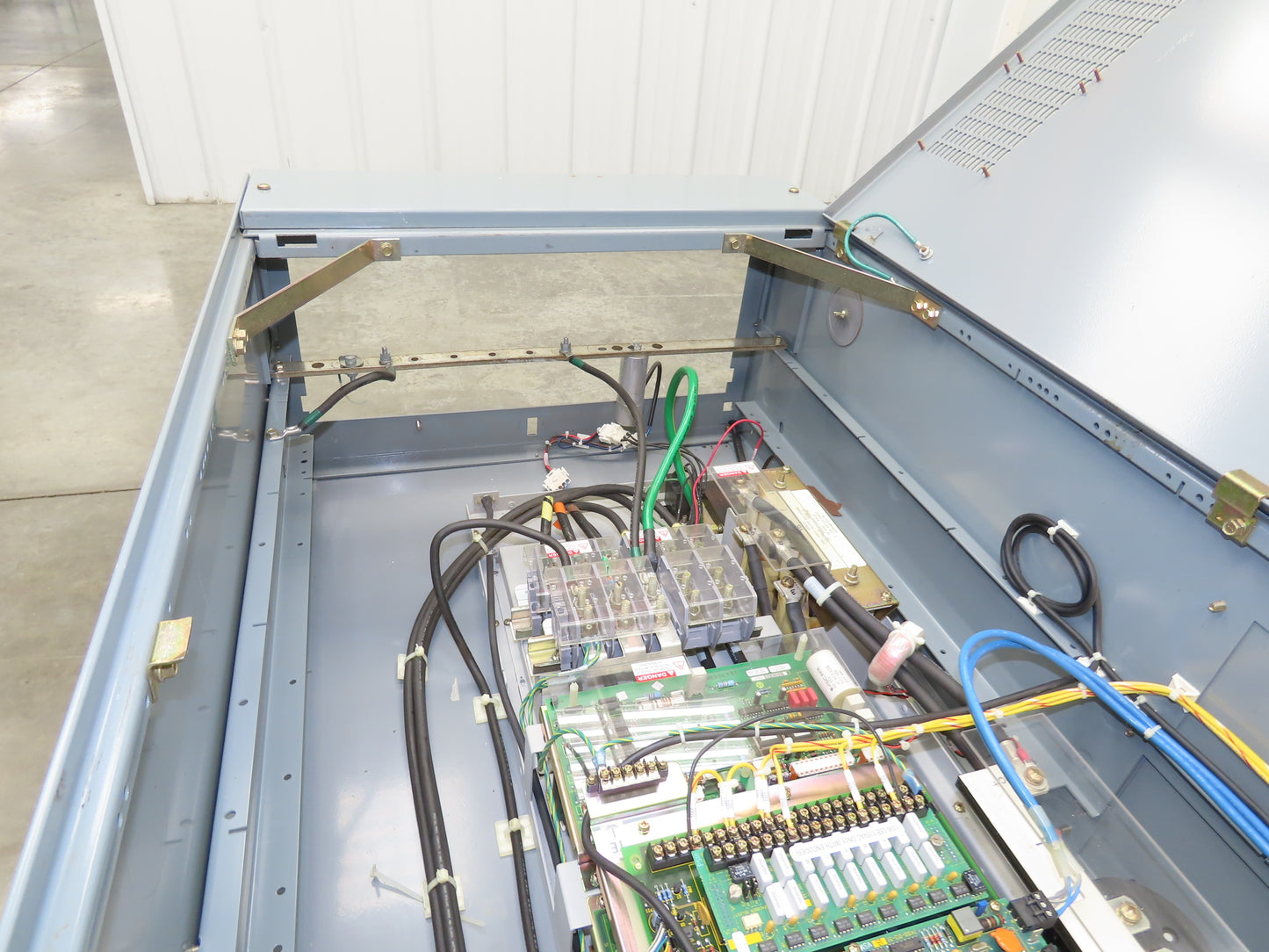 Allen Bradley 1336SB060VAADSGM1CHA2CL6EC AC Drive VFD 75Hp 76kva 460V Enclosure