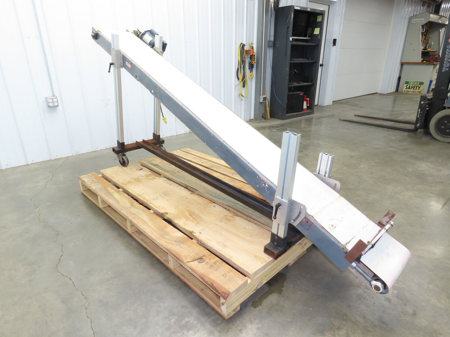 Bunting Magnetics 9'L Adj Incline Parts Conveyor 11.25" Belt 115/230V 1PH 40FPM