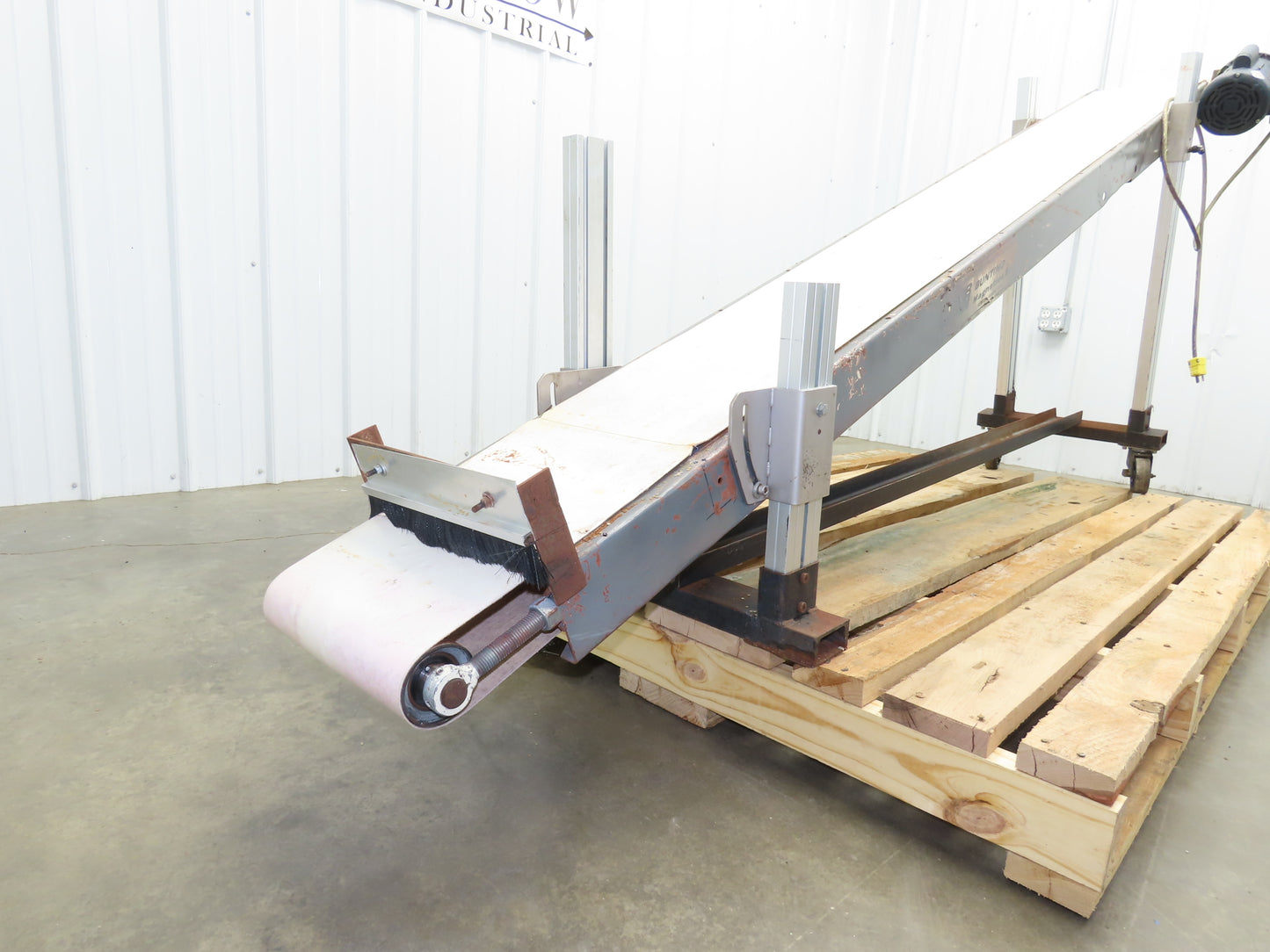 Bunting Magnetics 9'L Adj Incline Parts Conveyor 11.25" Belt 115/230V 1PH 40FPM