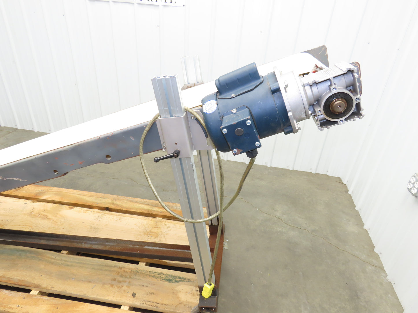 Bunting Magnetics 9'L Adj Incline Parts Conveyor 11.25" Belt 115/230V 1PH 40FPM