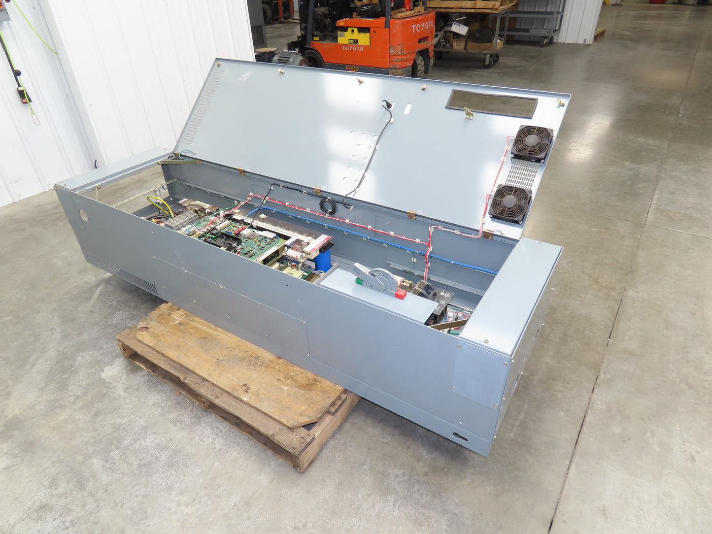 Allen Bradley 1336SB060VAADSGM1CHA2CL6EC AC Drive VFD 75Hp 76kva 460V Enclosure