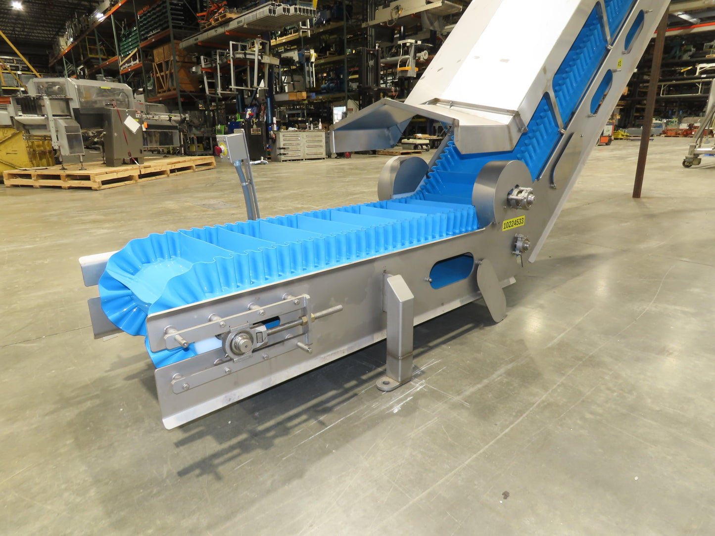 Woods Sanitary Food Process Z Incline Conveyor 18"Cleated Belt 15' 8"H -No Drive