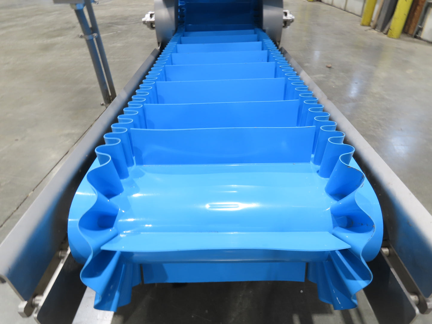 Woods Sanitary Food Process Z Incline Conveyor 18"Cleated Belt 15' 8"H -No Drive