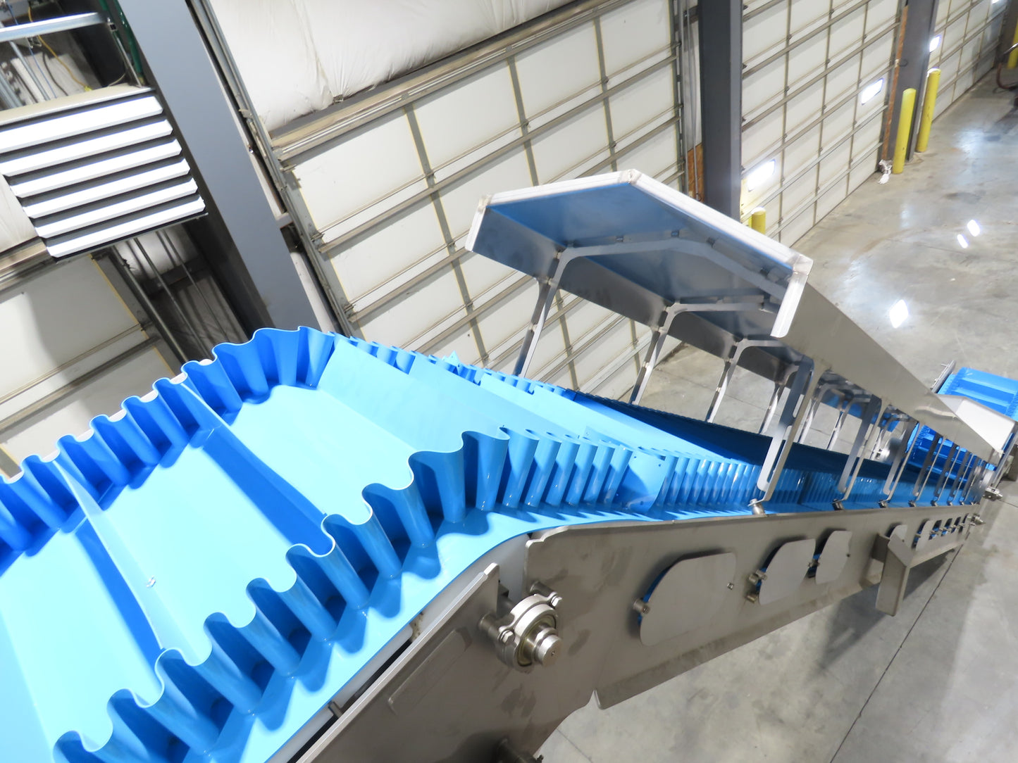 Woods Sanitary Food Process Z Incline Bucket Conveyor 18" Belt 15' 8"H -No Drive