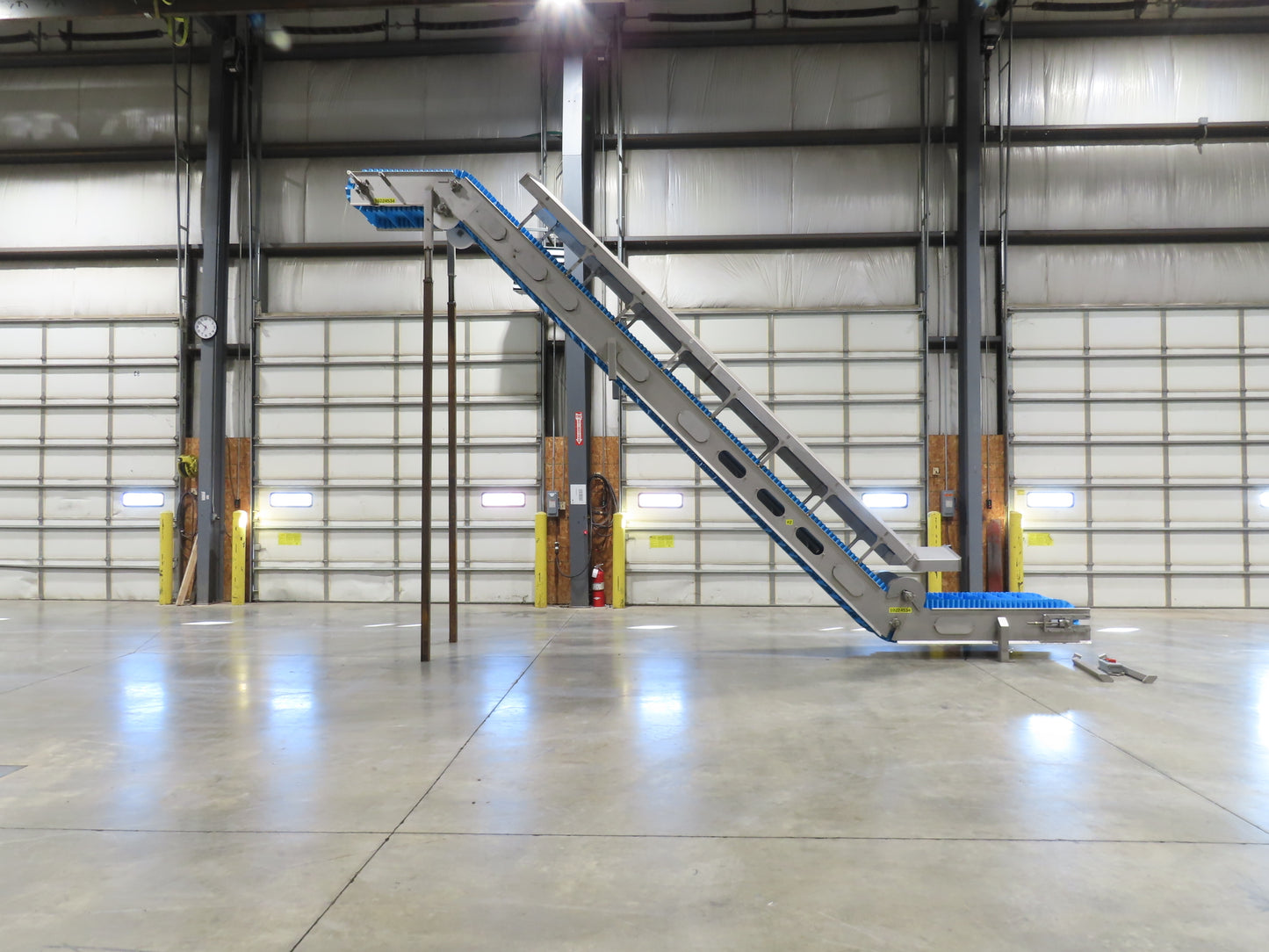 Woods Sanitary Food Process Z Incline Bucket Conveyor 18" Belt 15' 8"H -No Drive