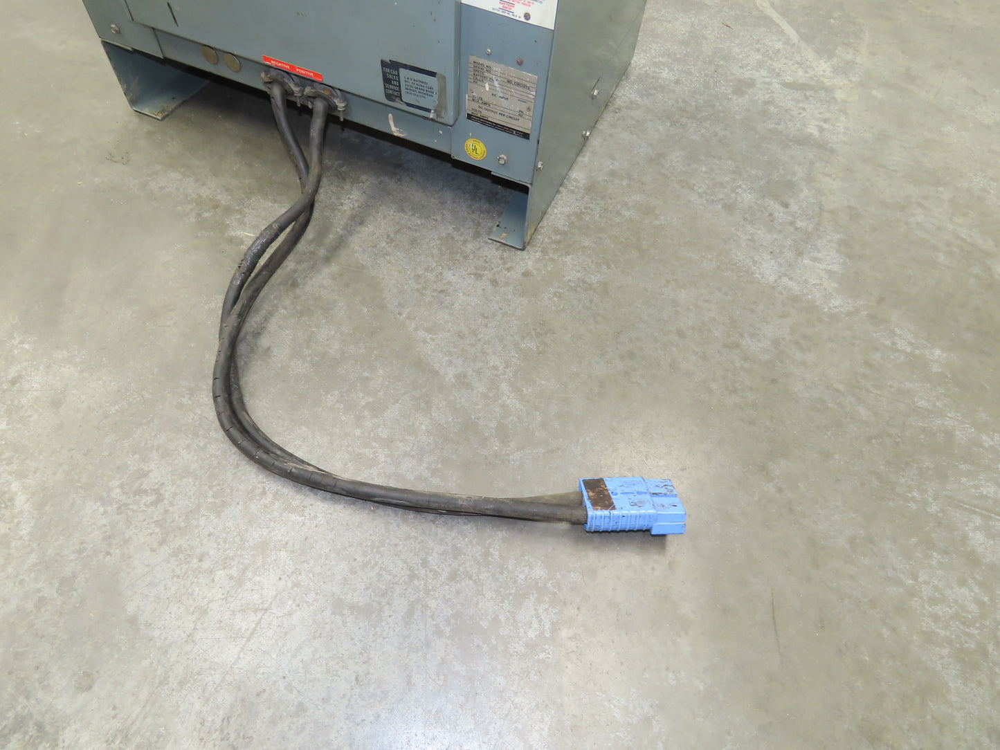 Hobart 3R24-1050 Forklift Battery Charger 48V 831-1050Ah 220A 208/240/480V 3Ph