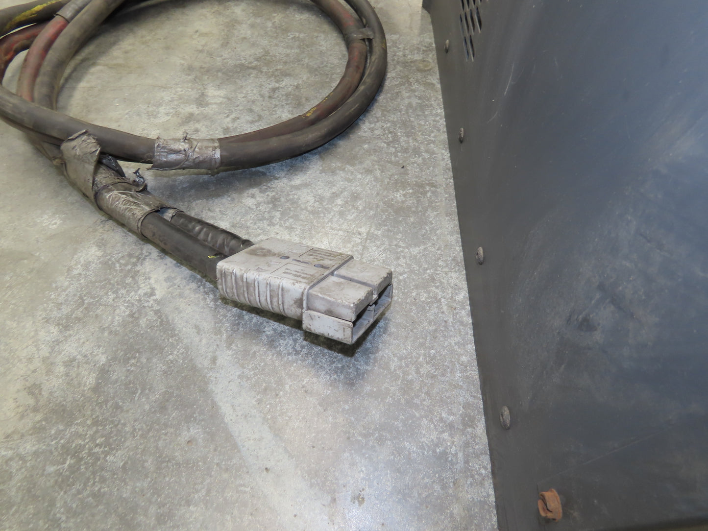 Enersys Enforcer EH3-18-1600 Forklift Battery Charger 36V 1600Ah 260A 480V 3Ph