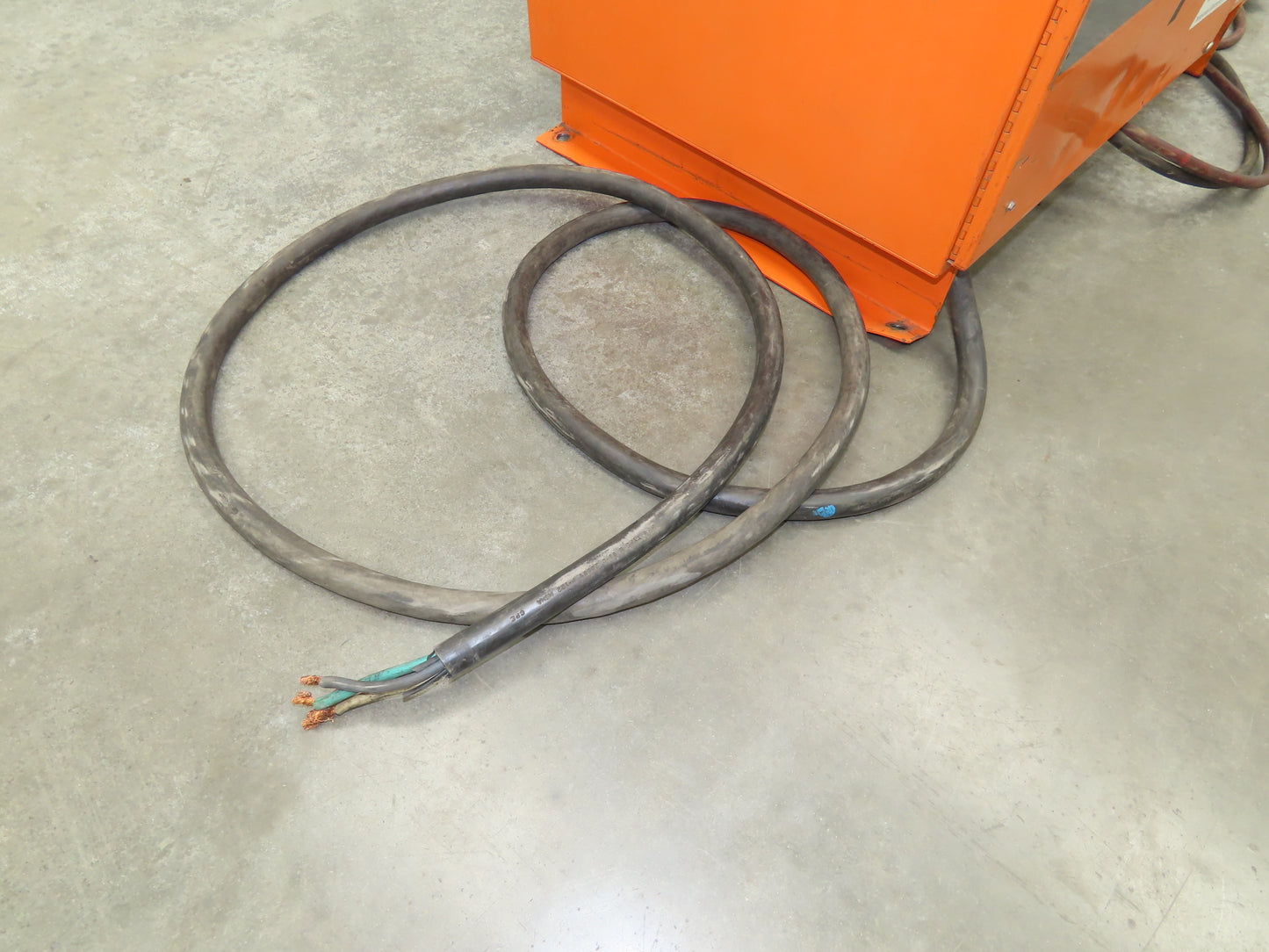 Allied FP18HK1000 AutoReg Forklift Battery Charger 36V 185A 1000-1500Ah 480V 3Ph