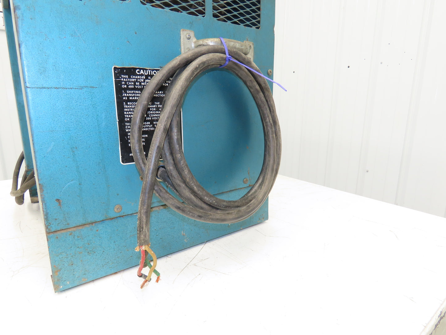 Tennant 45715 Ferro Regulated Forklift Battery Charger 36VDC 410-510Ah 480V 1Ph