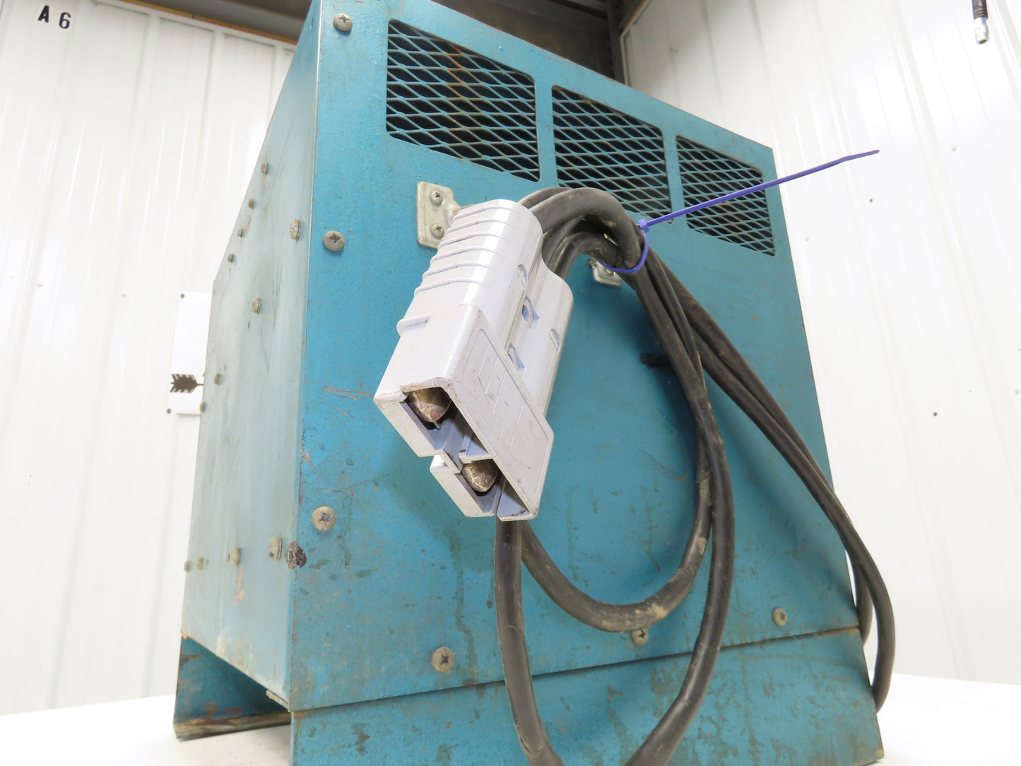 Tennant 45715 Ferro Regulated Forklift Battery Charger 36VDC 410-510Ah 480V 1Ph