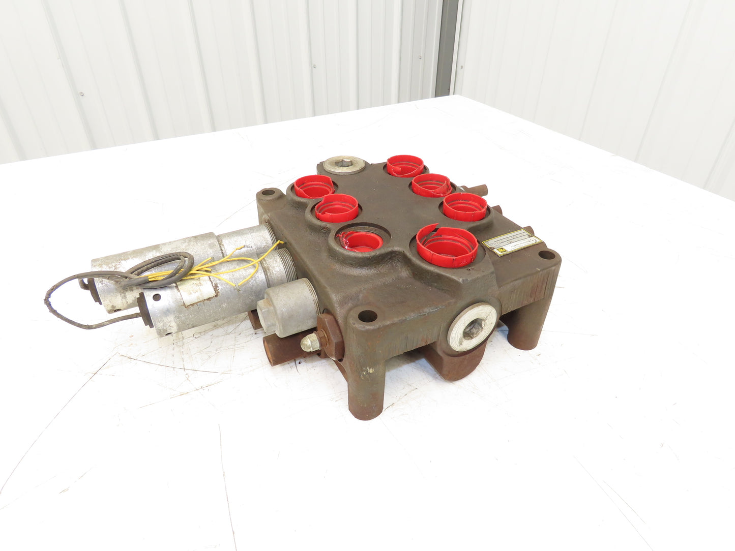 Parker Hannifan VDSP 24 DRF 41 Directional Control Hydraulic Valve 3-Spool