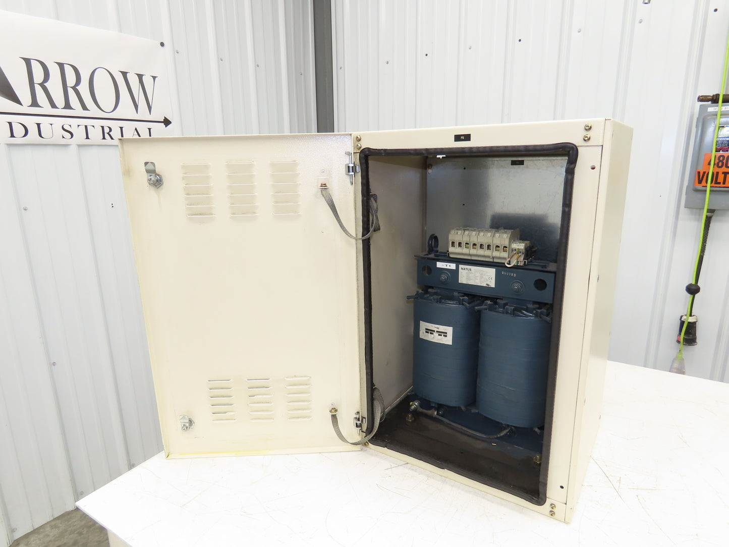 Natus Step-Down Transformer 11.5kVA 400/460/575V 1Ph High 230/115V Low Enclosed