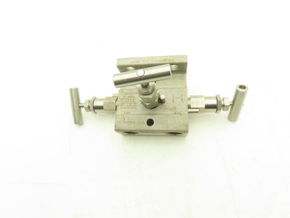 Swagelok SS-V3NBF8-FL-G Stainless 3-Valve Instrument Manifold 1/2" NPT Ball Tip