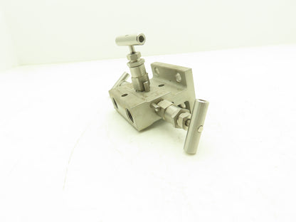Swagelok SS-V3NBF8-FL-G Stainless 3-Valve Instrument Manifold 1/2" NPT Ball Tip