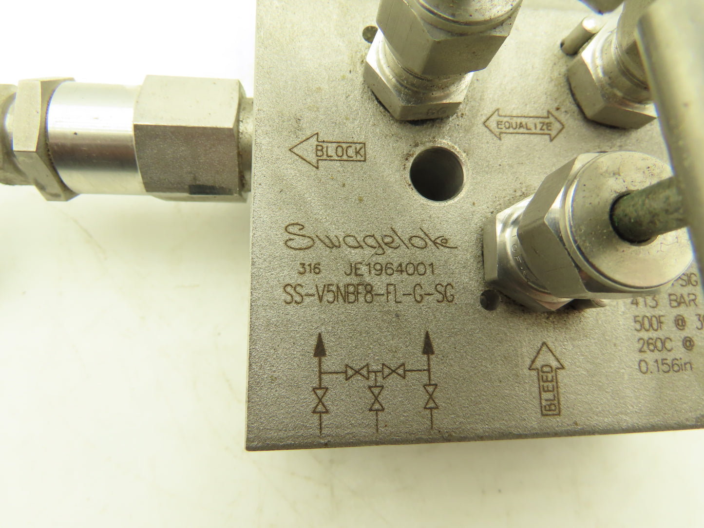 Swagelok SS-V5NBF8-FL-G-SG 5 Valve Instrument Manifold SS Ball Tip 1/2" NPT