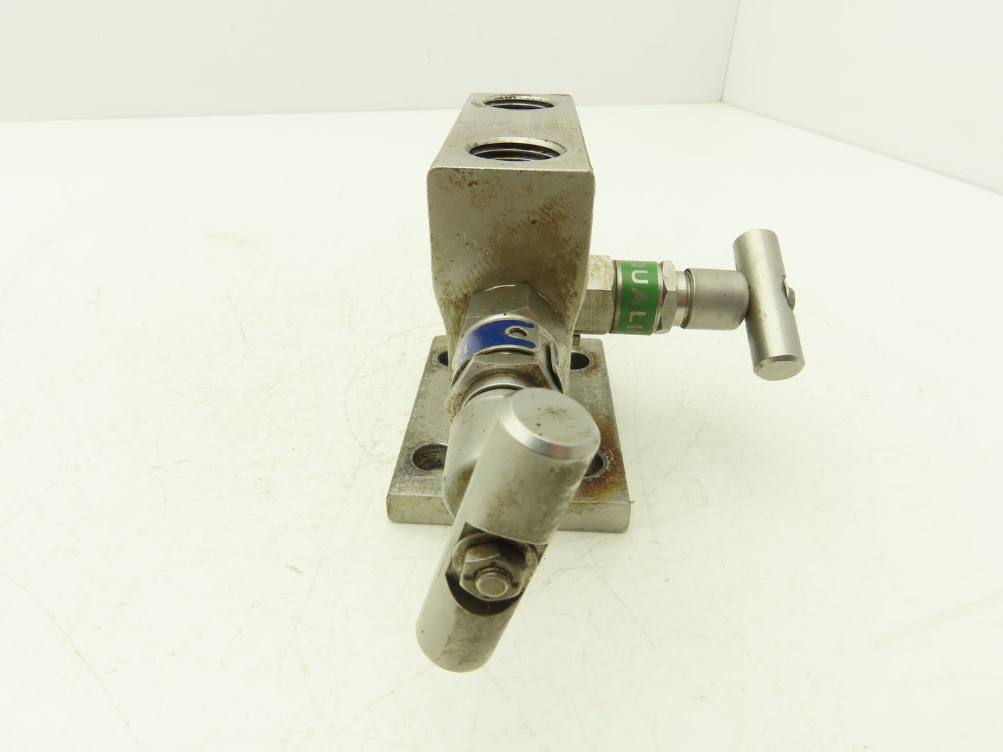 Kenmac MSTB4NCT 3 Valve Differential Pressure Manifold SS Ball Tip 1/2" NPT