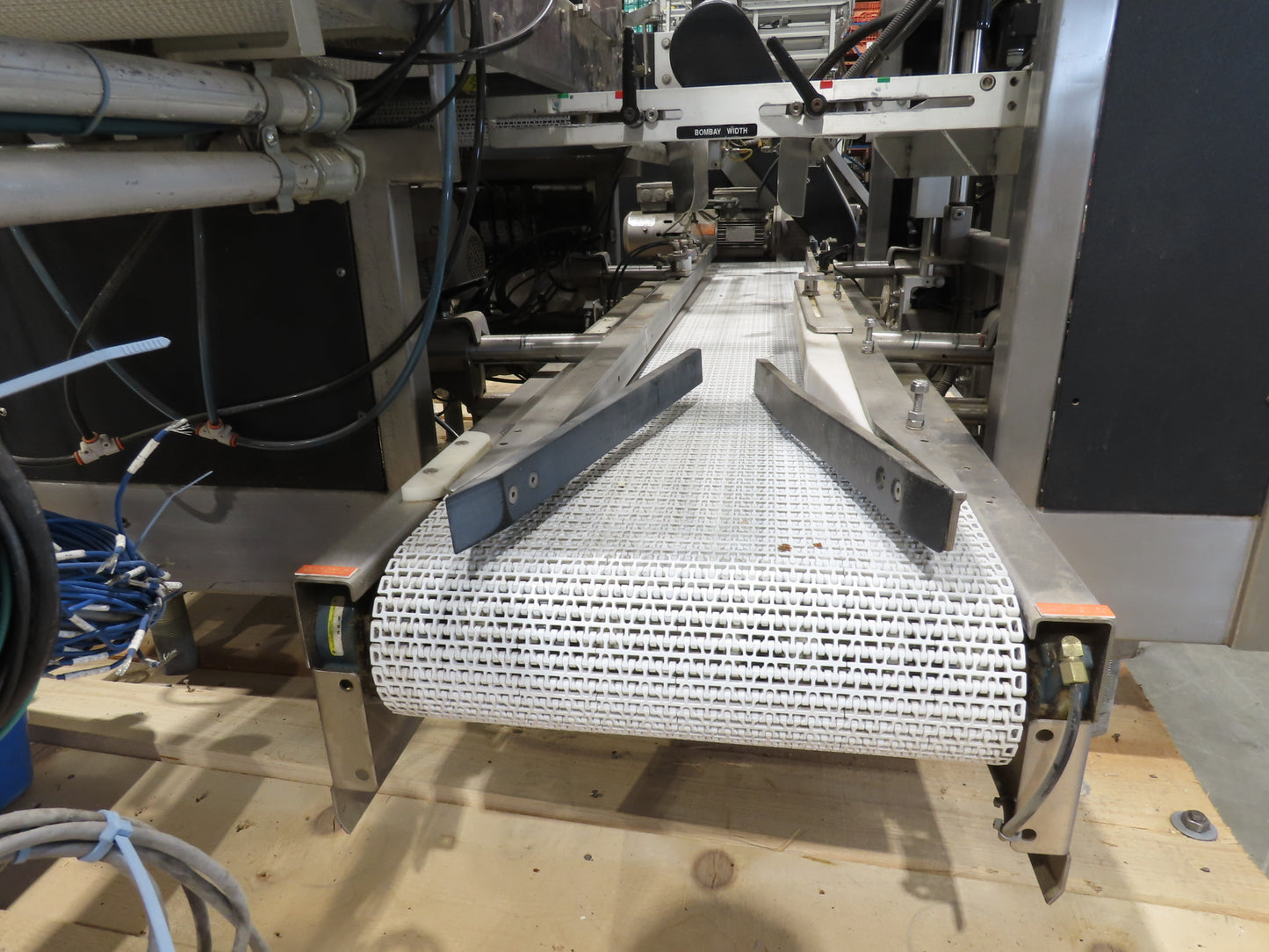 Fallas R400 Robotic Arm Pick and Place Case Packer Dual Feed Conveyor 480V